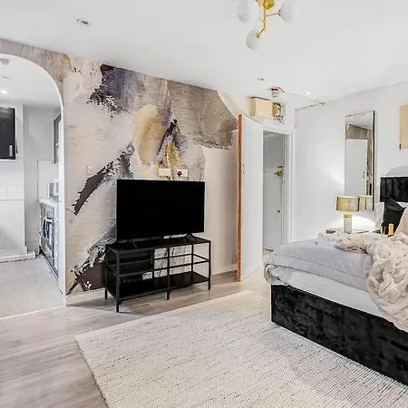Serene Studio With Garden View - Cozy Retreat For Couples & Solo Travellers London Exterior foto
